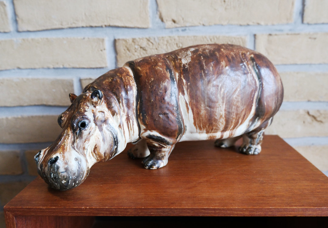 Arne Ingdam Keramik Nilpferd, Reparatur am Ohr