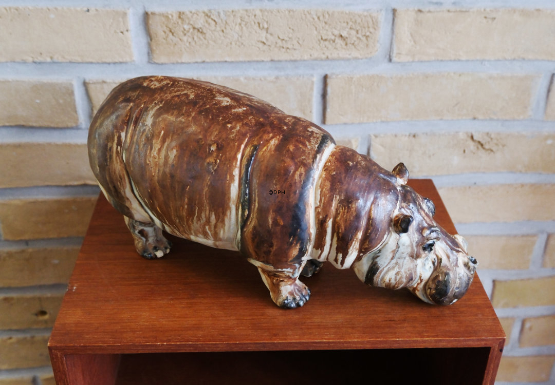 Arne Ingdam Keramik Nilpferd, Reparatur am Ohr