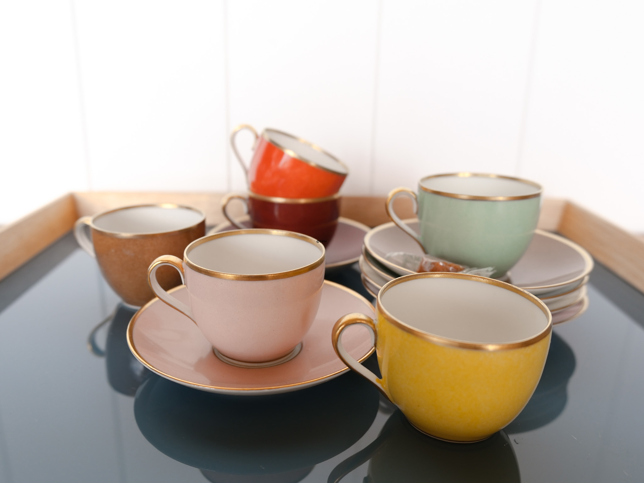 Espressotassen (Mokka) mit Untertassen, Bing & Gröndahl, 6er-Set in passenden Farben.**