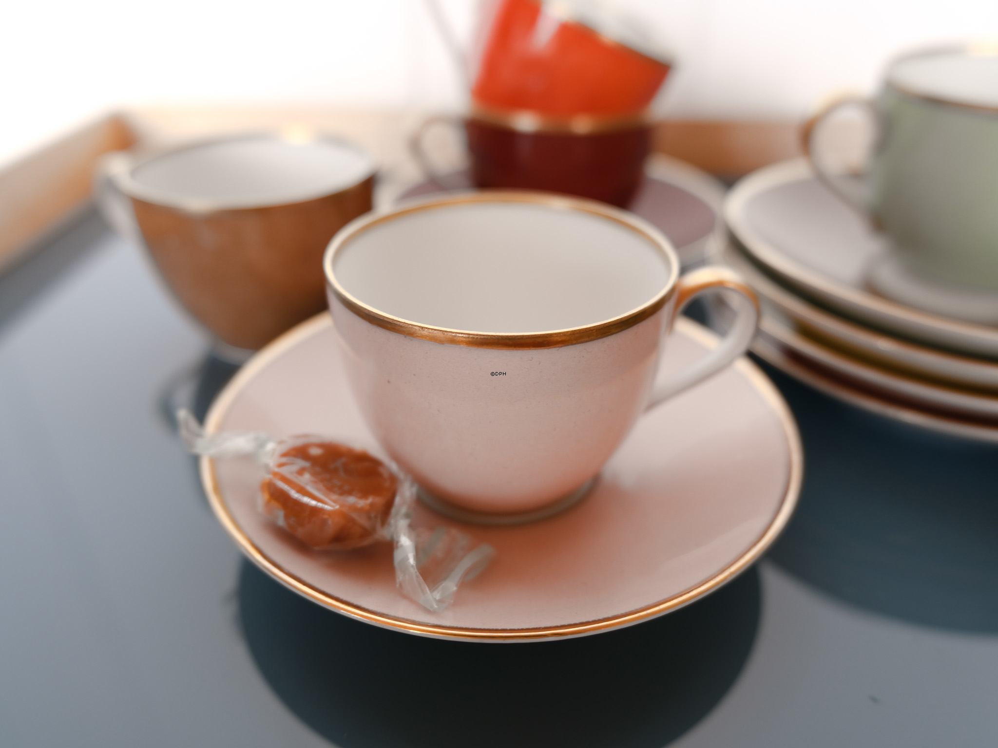 Espressotassen (Mokka) mit Untertassen, Bing & Gröndahl, 6er-Set in passenden Farben.**