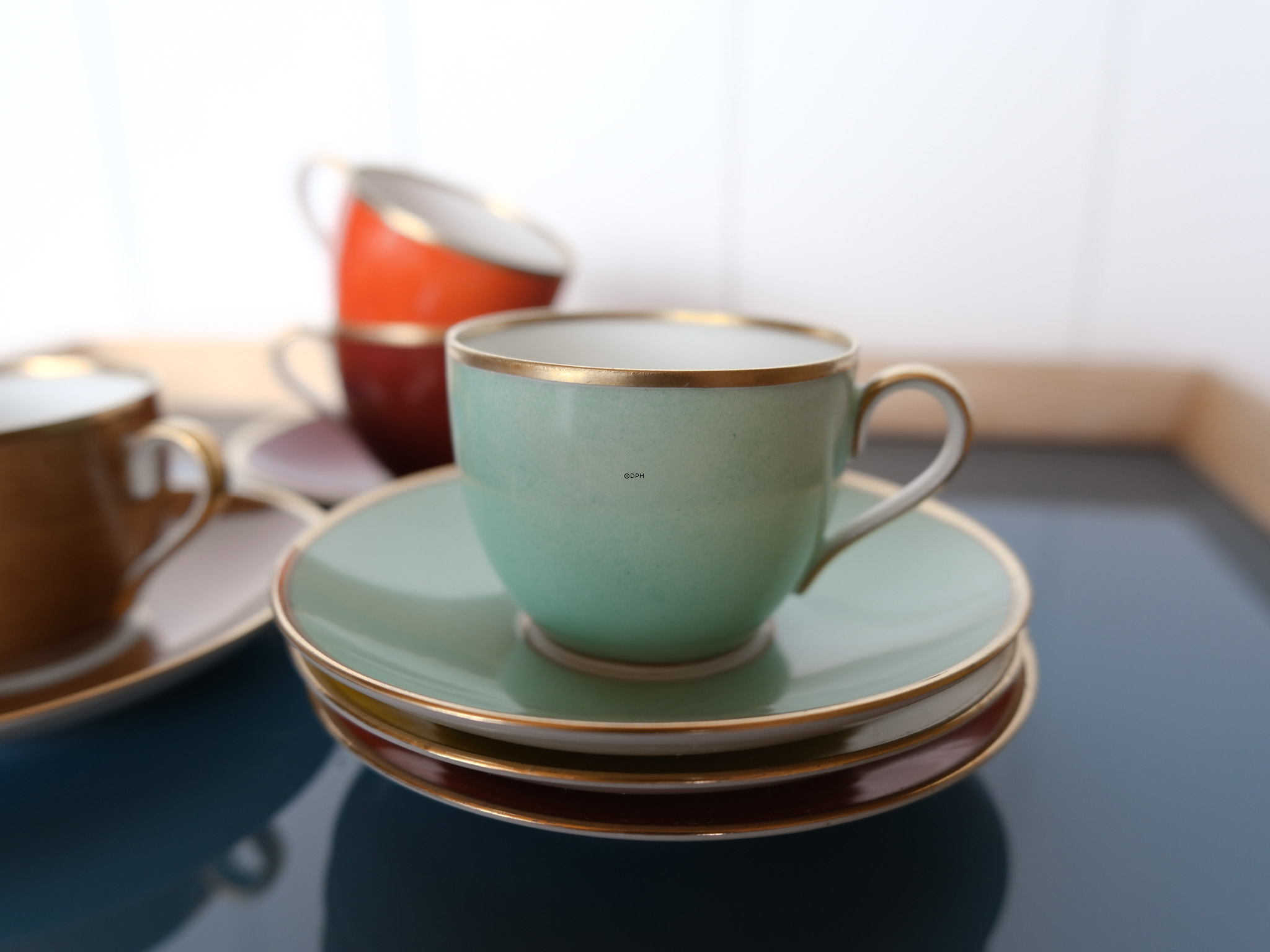 Espressotassen (Mokka) mit Untertassen, Bing & Gröndahl, 6er-Set in passenden Farben.**