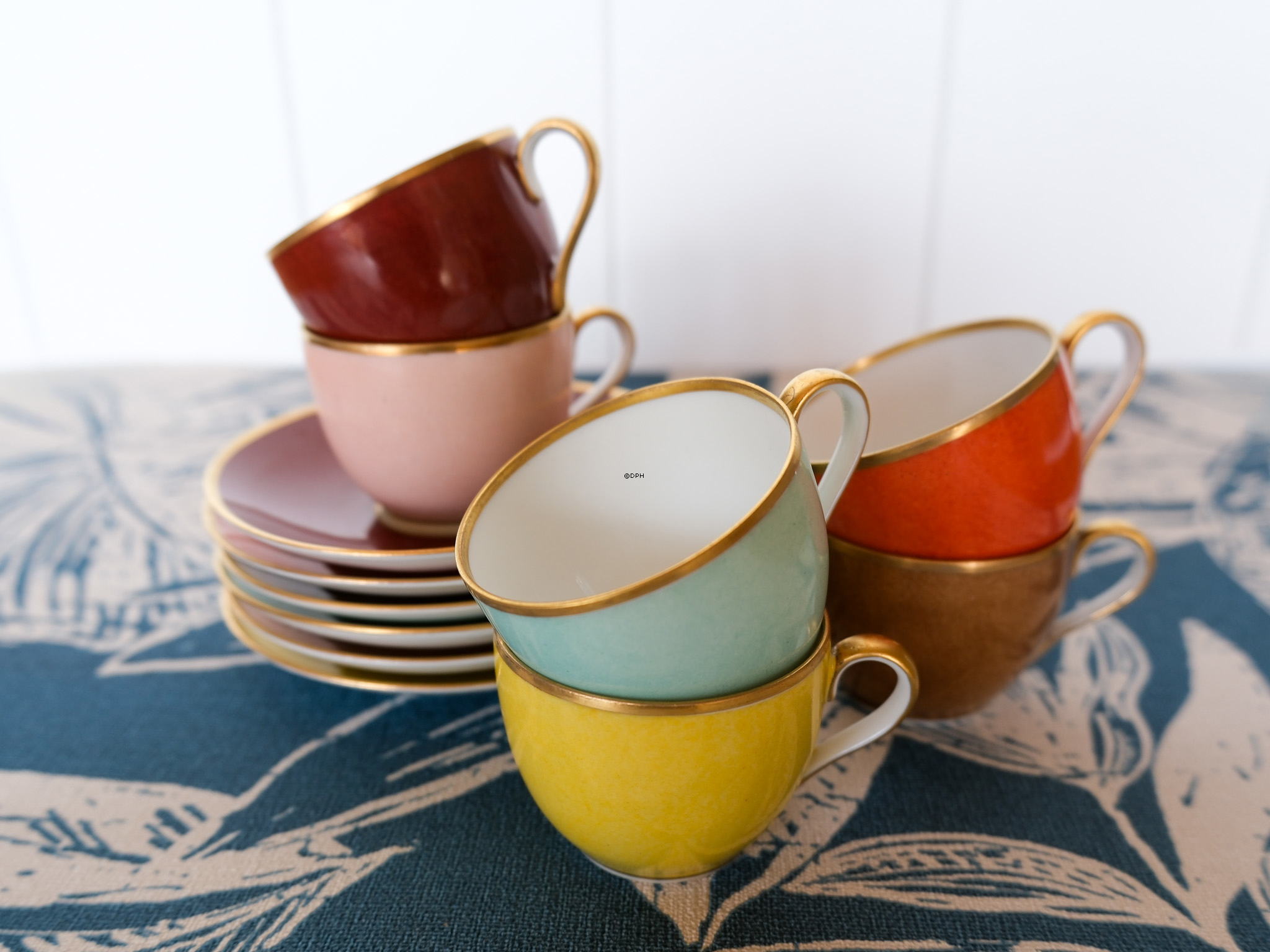 Espressotassen (Mokka) mit Untertassen, Bing & Gröndahl, 6er-Set in passenden Farben.**
