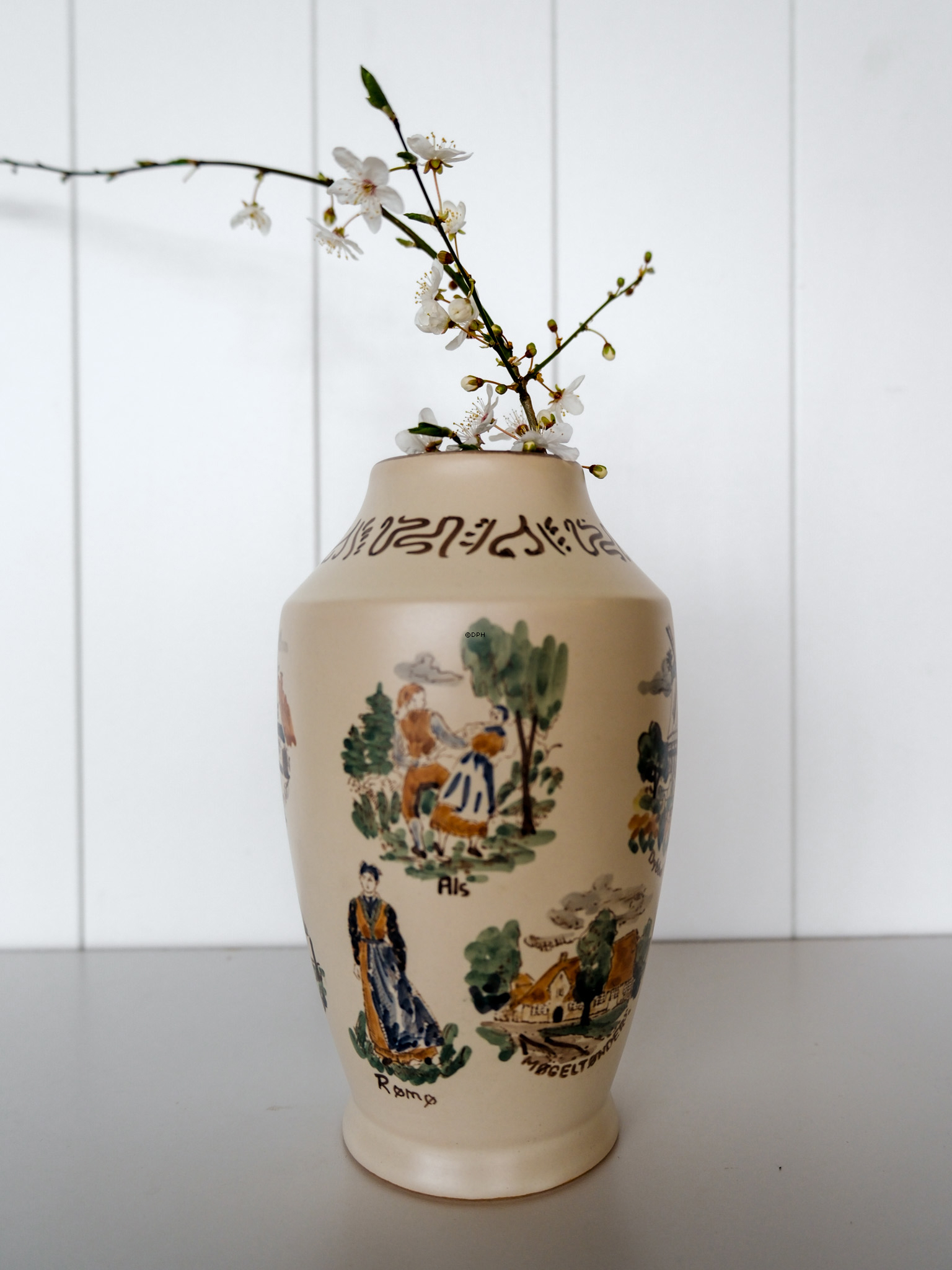 Emil Ruge Vase mit Motiven aus Südjütland