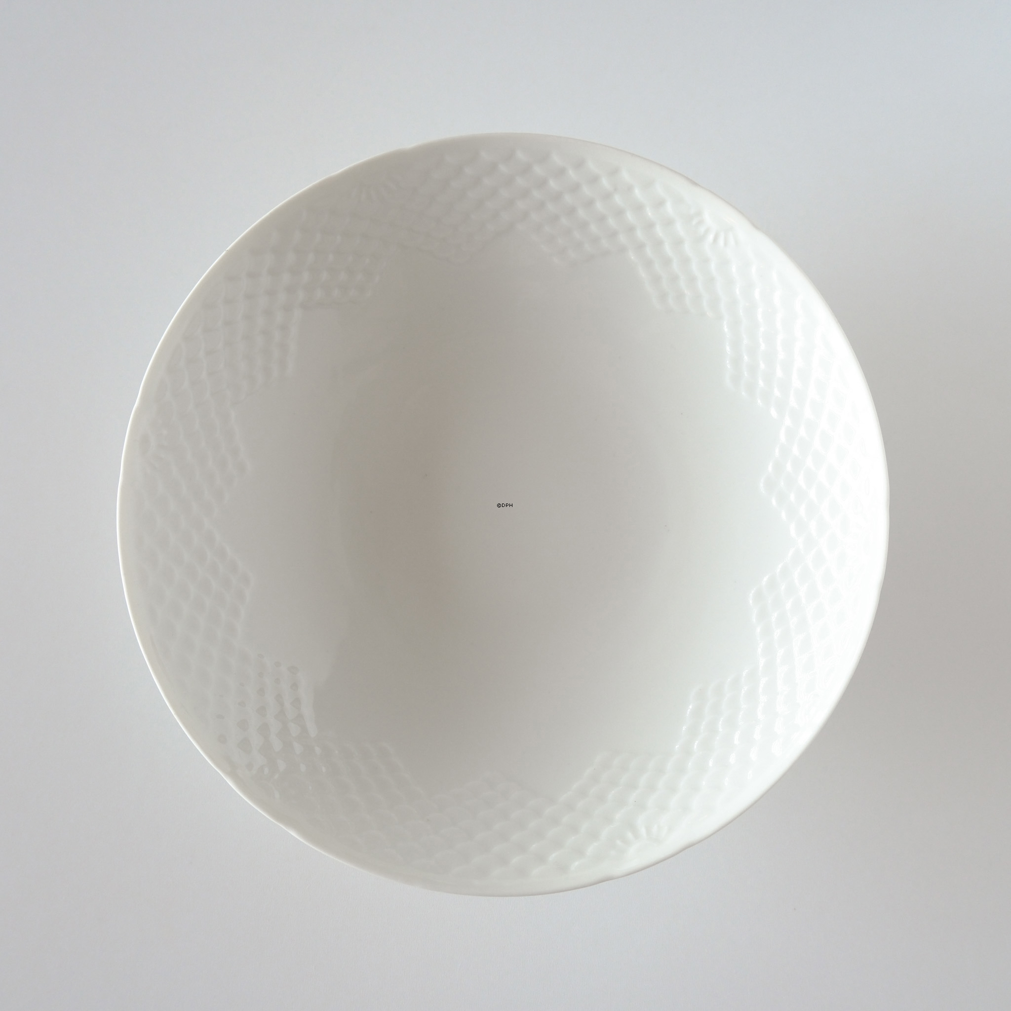 Weiße Eleganz (mit Schuppenmuster wie Möwe Geschirr) Tortenplatte auf Fuß (Etagere) Nr. 206, Bing & Gröndahl