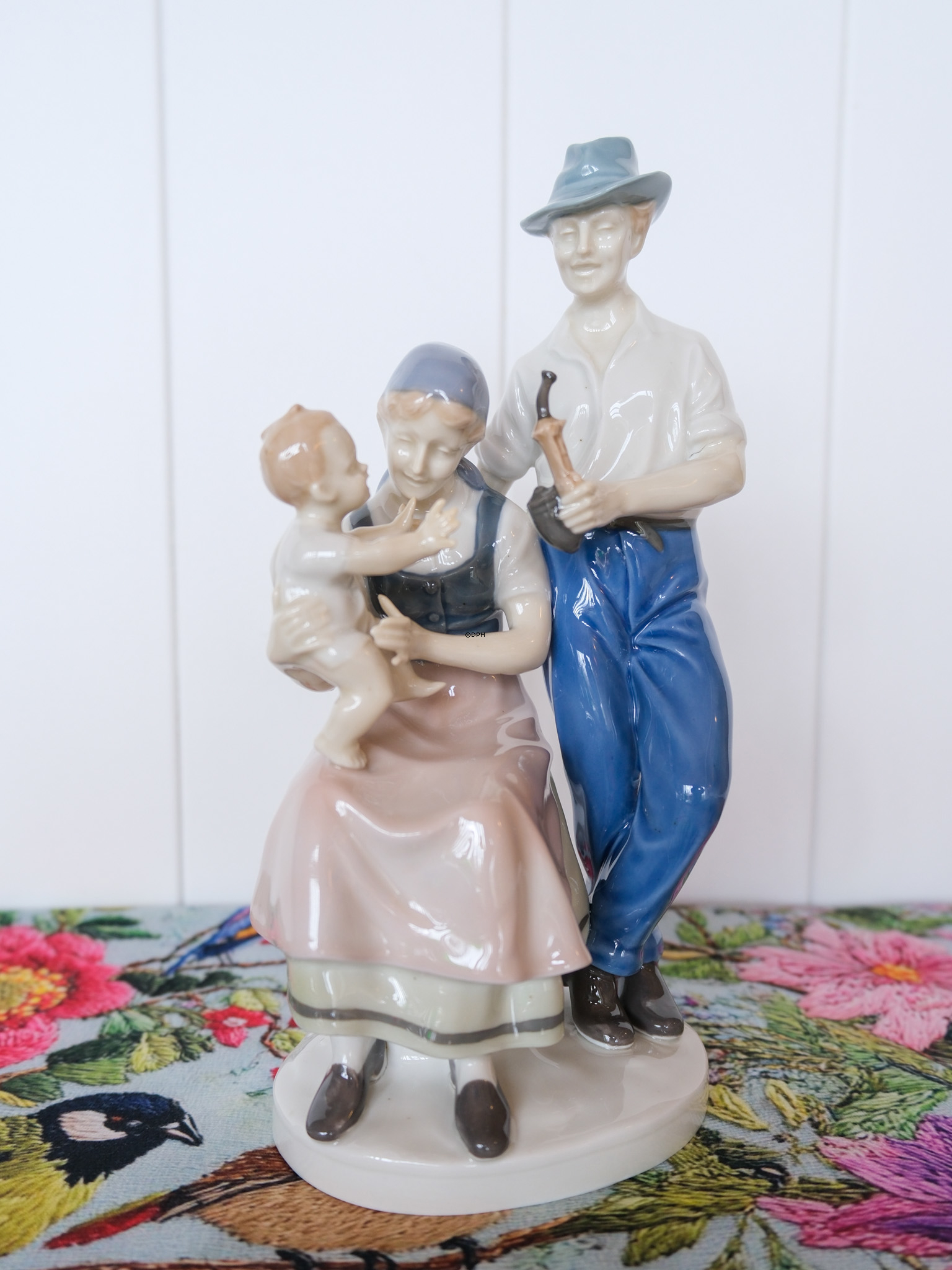 Familie, Mutter und Vater mit Baby, gemarkt GDR Nr. 8834