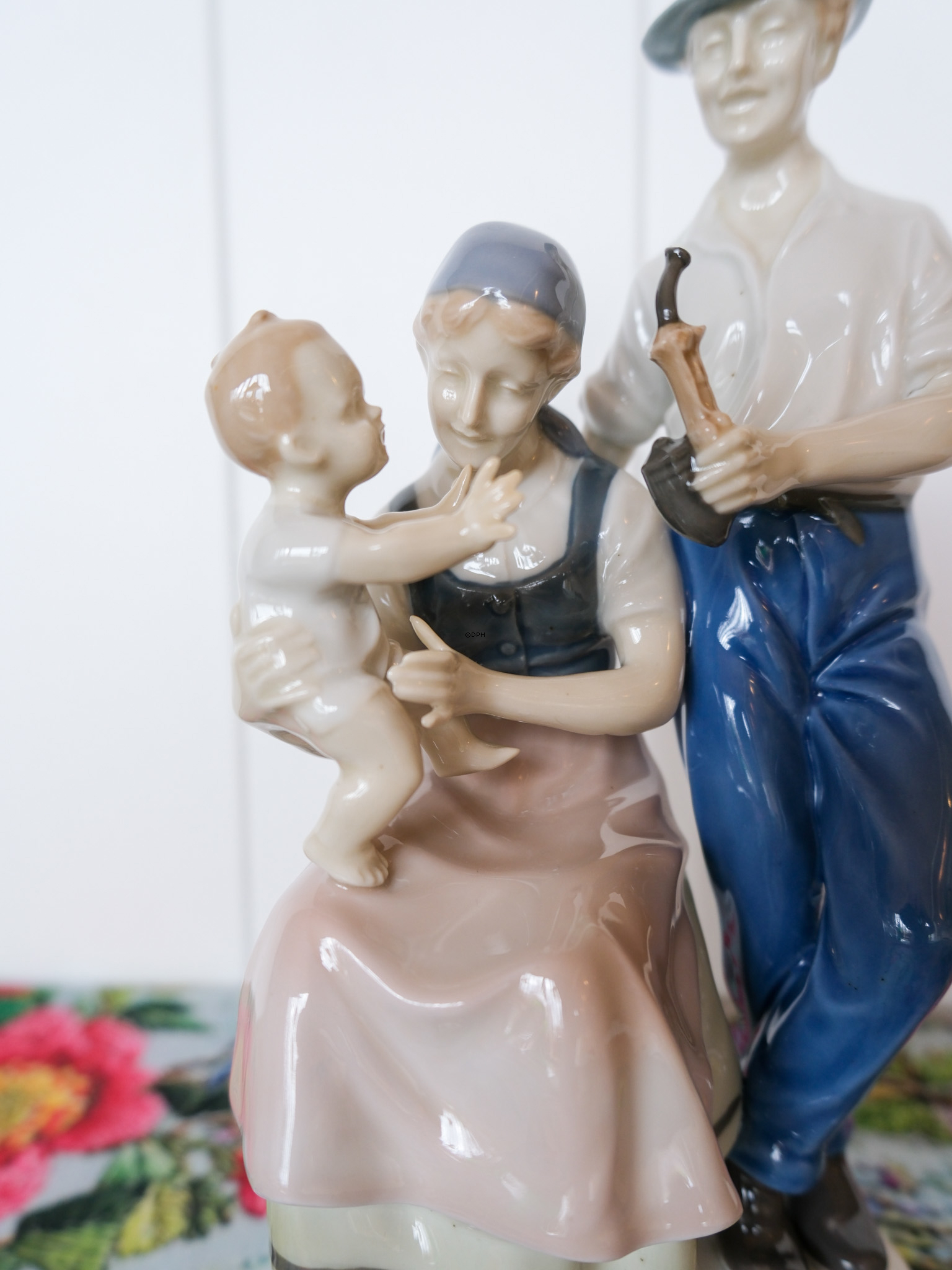 Familie, Mutter und Vater mit Baby, gemarkt GDR Nr. 8834