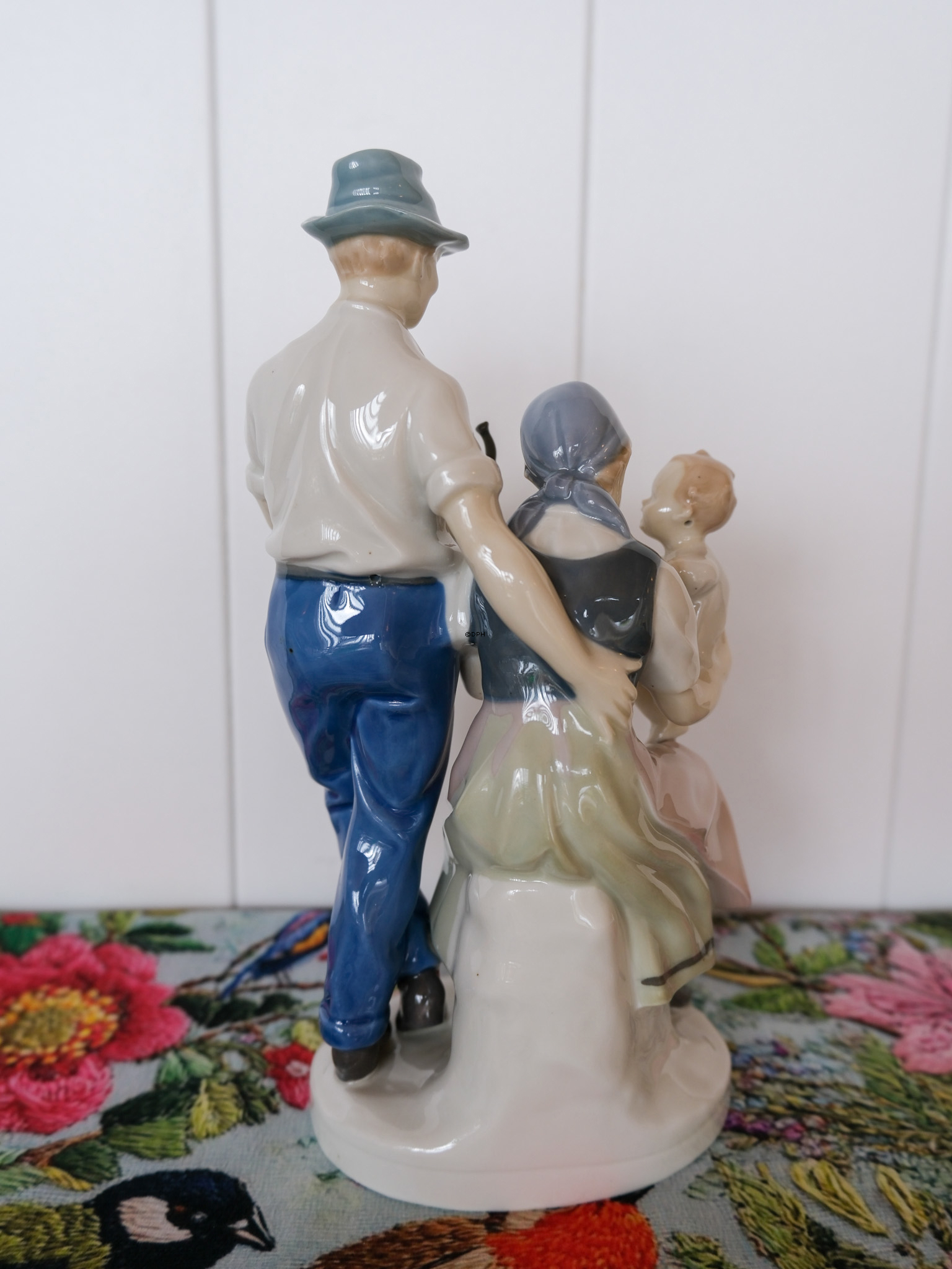 Familie, Mutter und Vater mit Baby, gemarkt GDR Nr. 8834