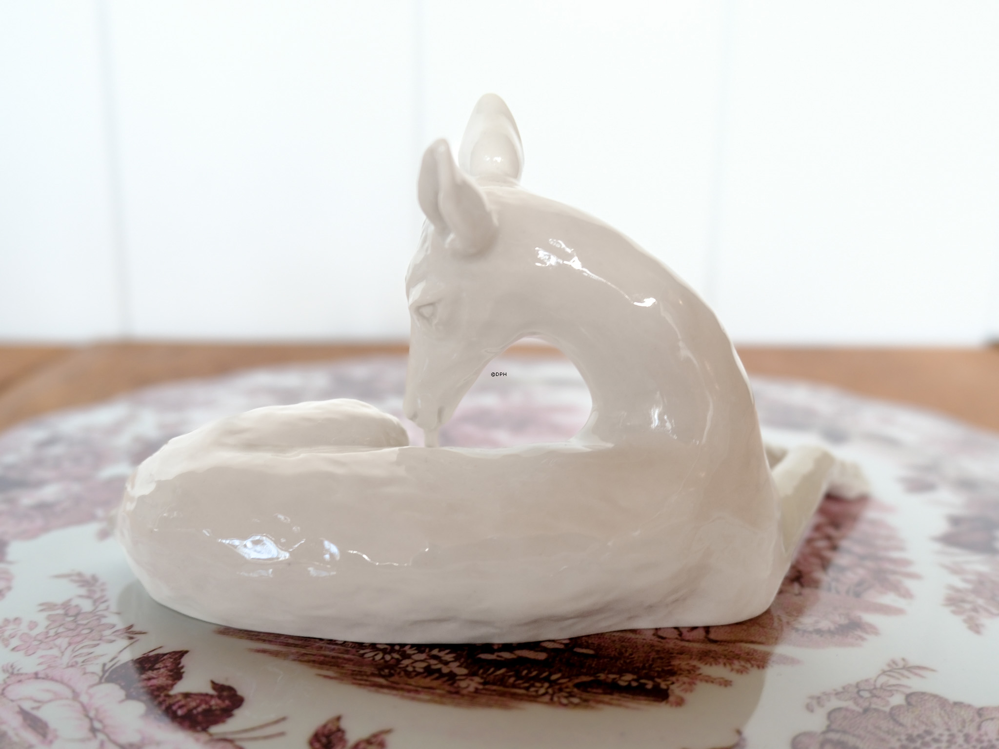 Liegendes Rehkitz, Lyngby Figur