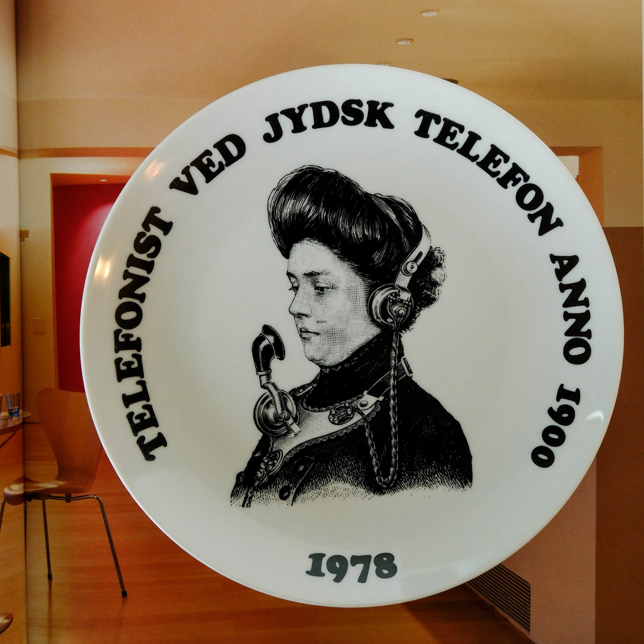 Telefonplatten mit verschiedenen Motiven, komplettes Set aus 18 Stück.