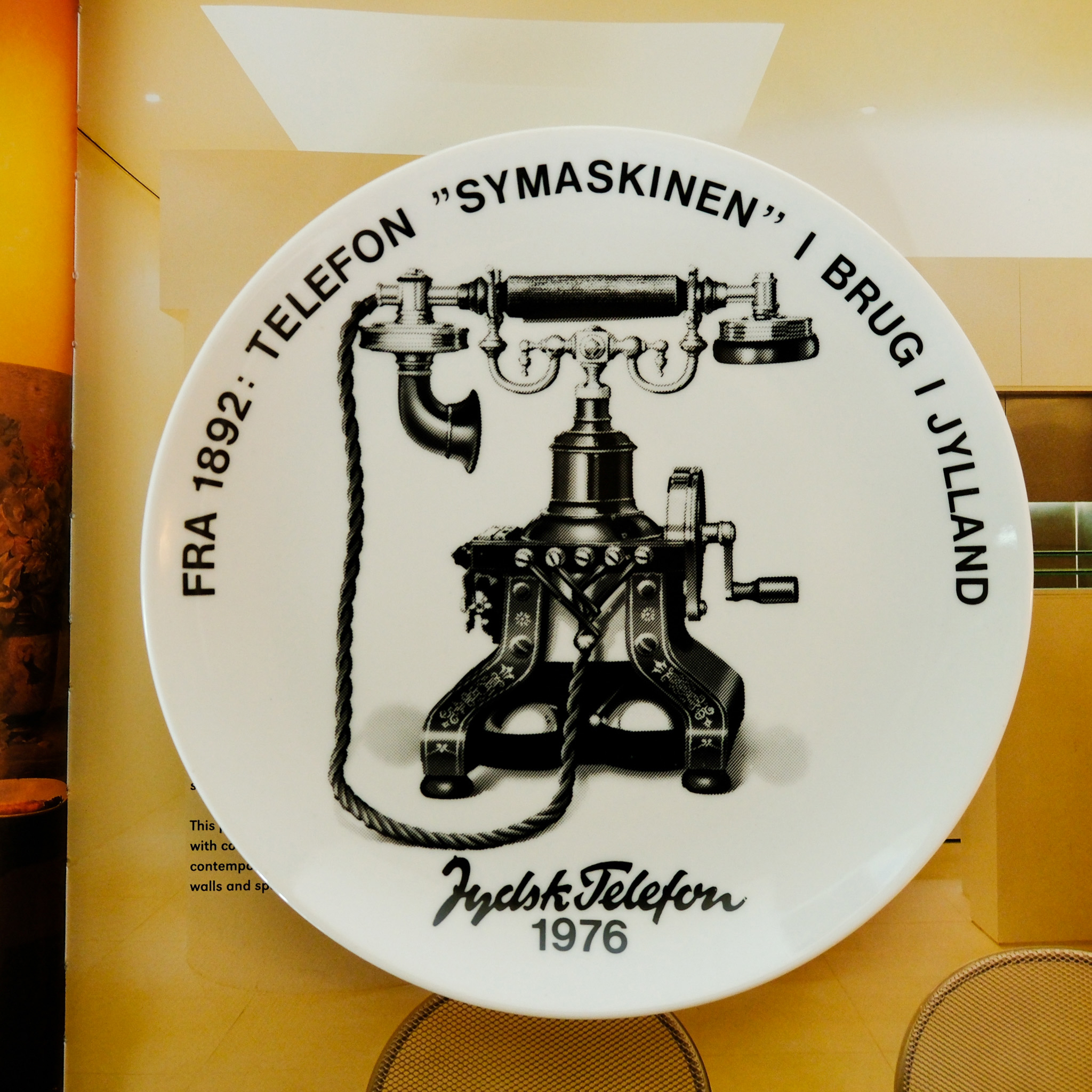 Telefonplatten mit verschiedenen Motiven, komplettes Set aus 18 Stück.