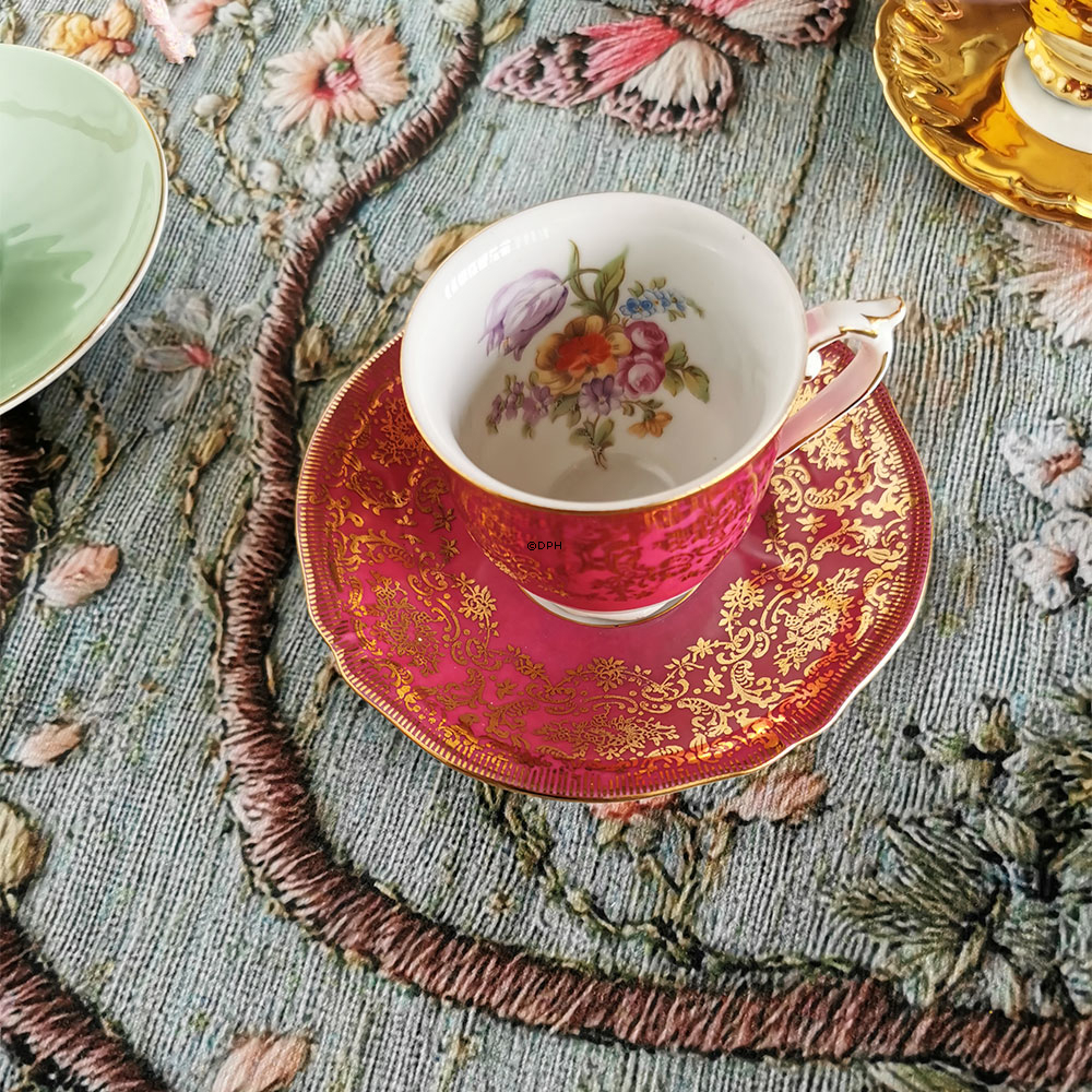 Espressotassen mit Untertassen, 7 verschiedene Stück (2 mit defekt)