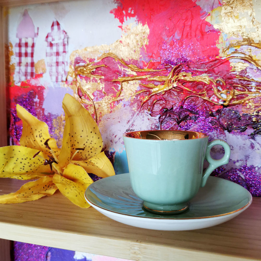 Espressotassen mit Untertassen, 7 verschiedene Stück (2 mit defekt)