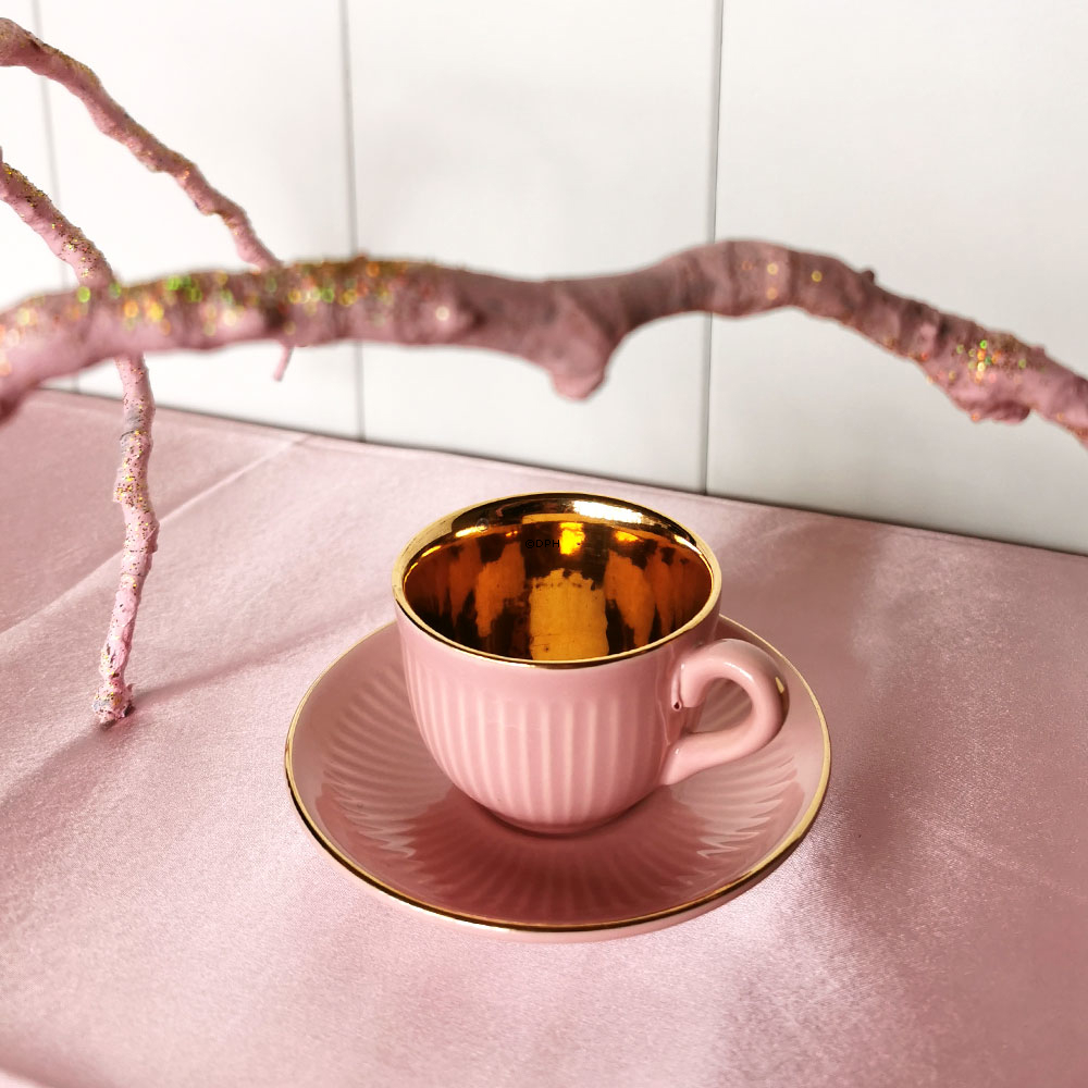 Espressotassen mit Untertassen, 7 verschiedene Stück (2 mit defekt)