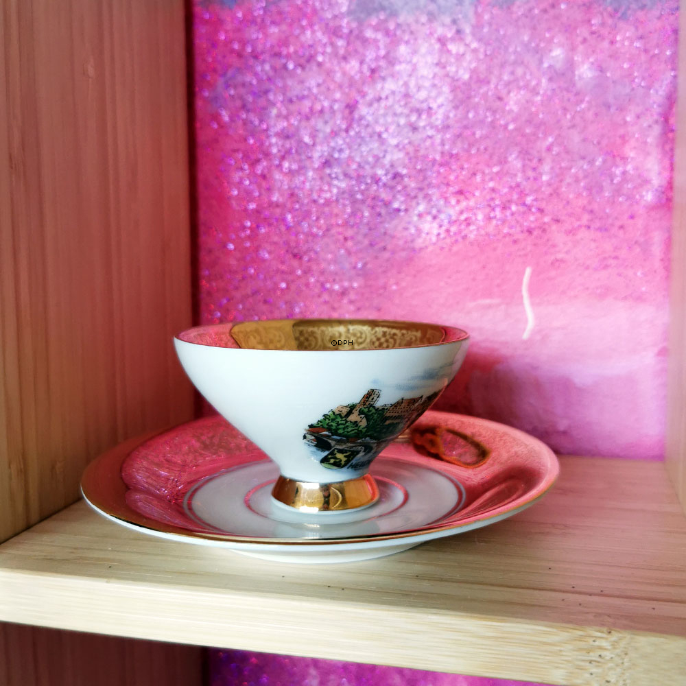 Espressotassen mit Untertassen, 7 verschiedene Stück (2 mit defekt)