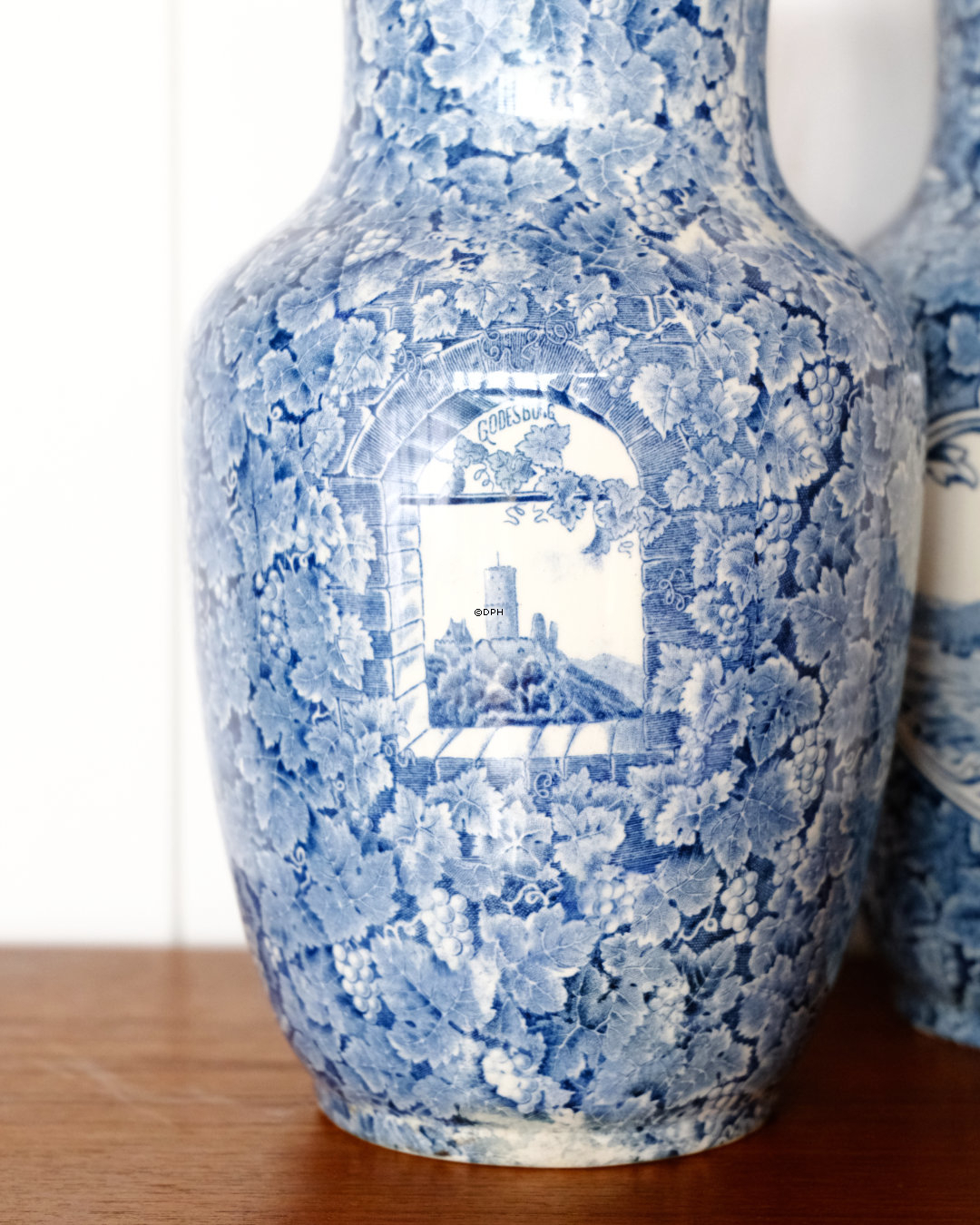 Rhein Ludwig Wessel Vasen mit Dekor aus Oberwesel, Set aus 2 Stück.