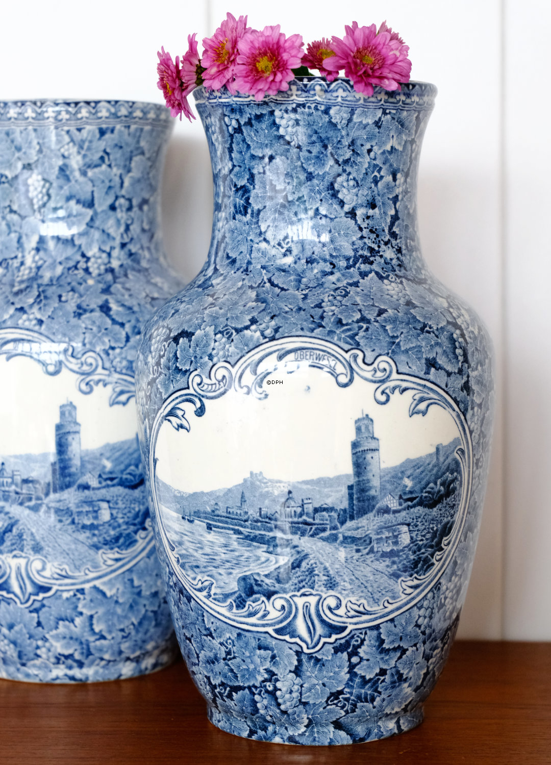 Rhein Ludwig Wessel Vasen mit Dekor aus Oberwesel, Set aus 2 Stück.