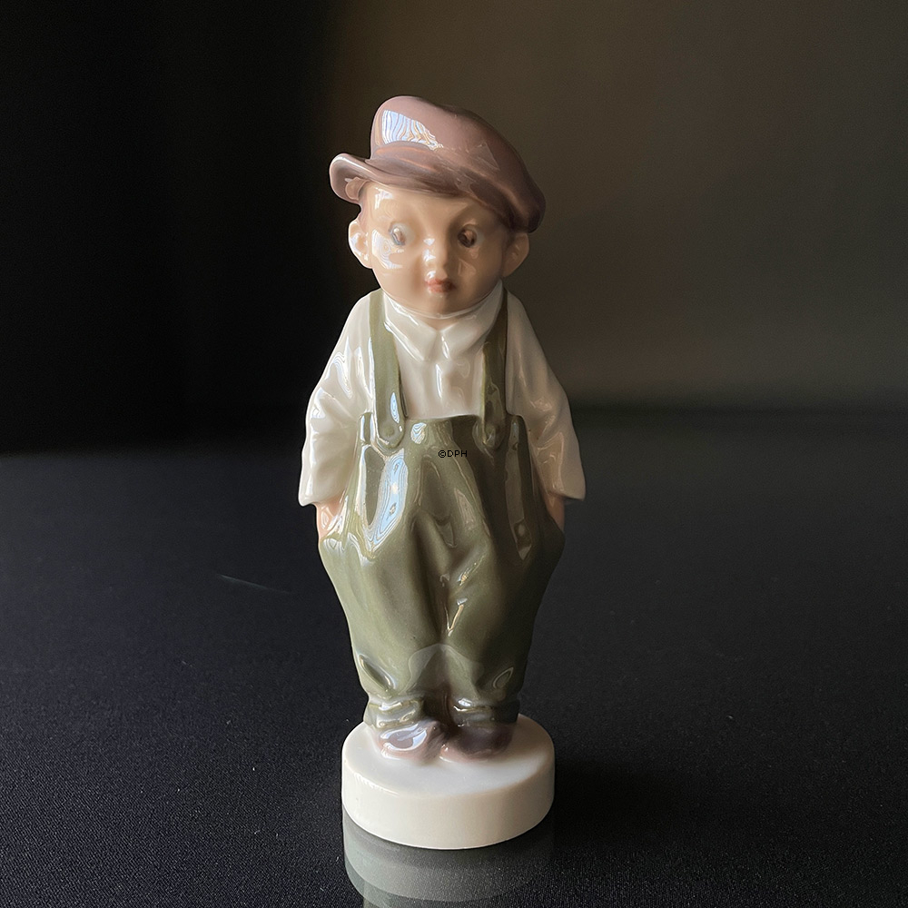 Junge mit Latzhose und Kappe, Dahl Jensen Nr. 1040.