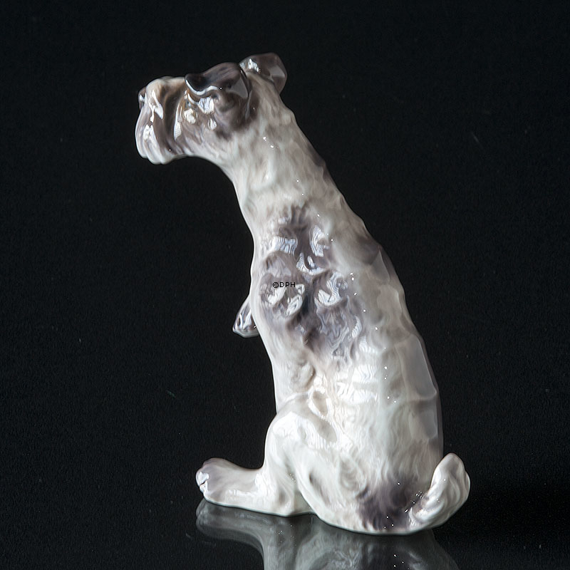 Dahl Jensen Hund Figur sitzender Rauharriger Foxterrier Nr. 1077