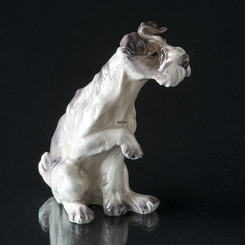 Dahl Jensen Hund Figur sitzender Rauharriger Foxterrier Nr. 1077