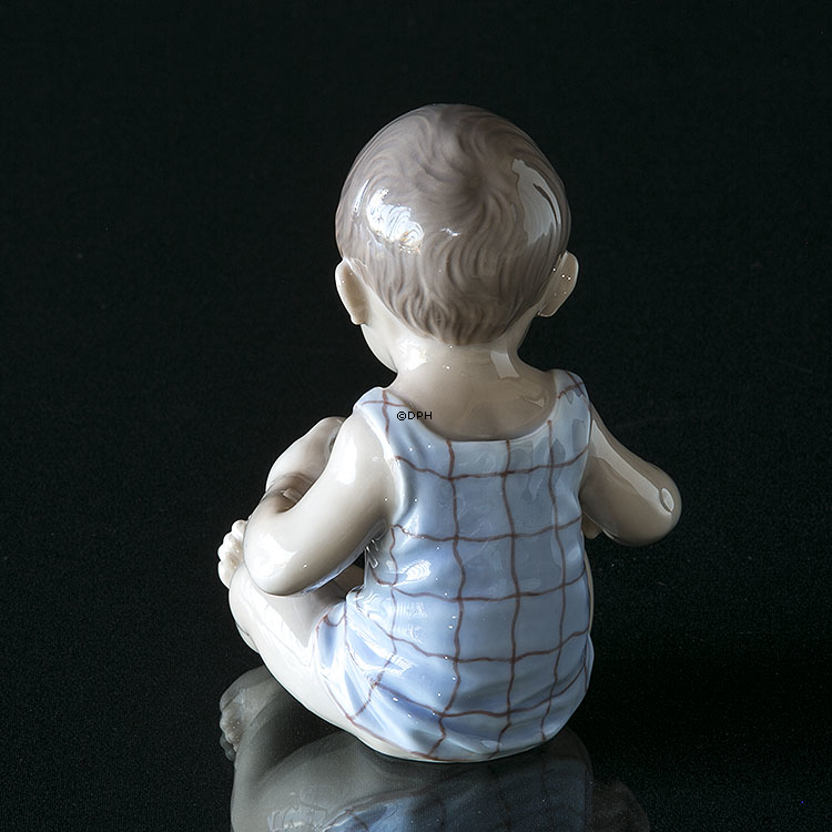 Junge, Baby sitzend, Dahl Jensen Figur Nr. 1105