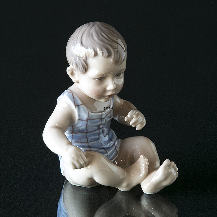 Junge, Baby sitzend, Dahl Jensen Figur Nr. 1105