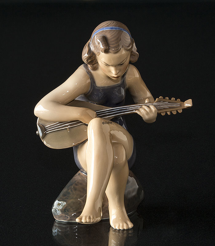 Schwimmen Mädchen mit Mandolin, Dahl Jensen Figur Nr. 1172