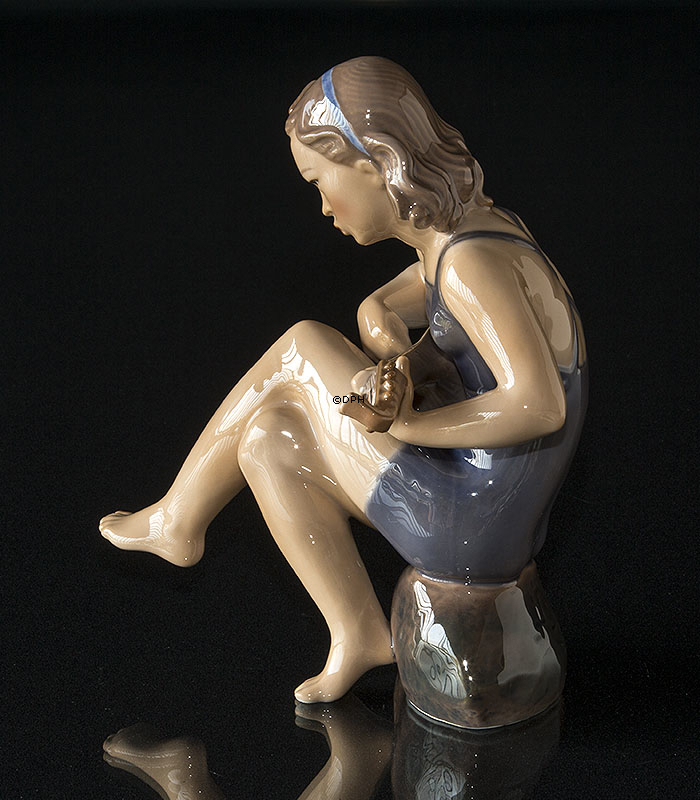 Schwimmen Mädchen mit Mandolin, Dahl Jensen Figur Nr. 1172