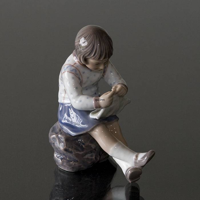 Mädchen strickt Dahl Jensen Figur