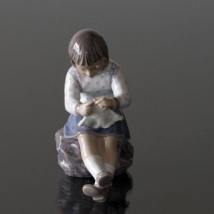 Mädchen strickt Dahl Jensen Figur