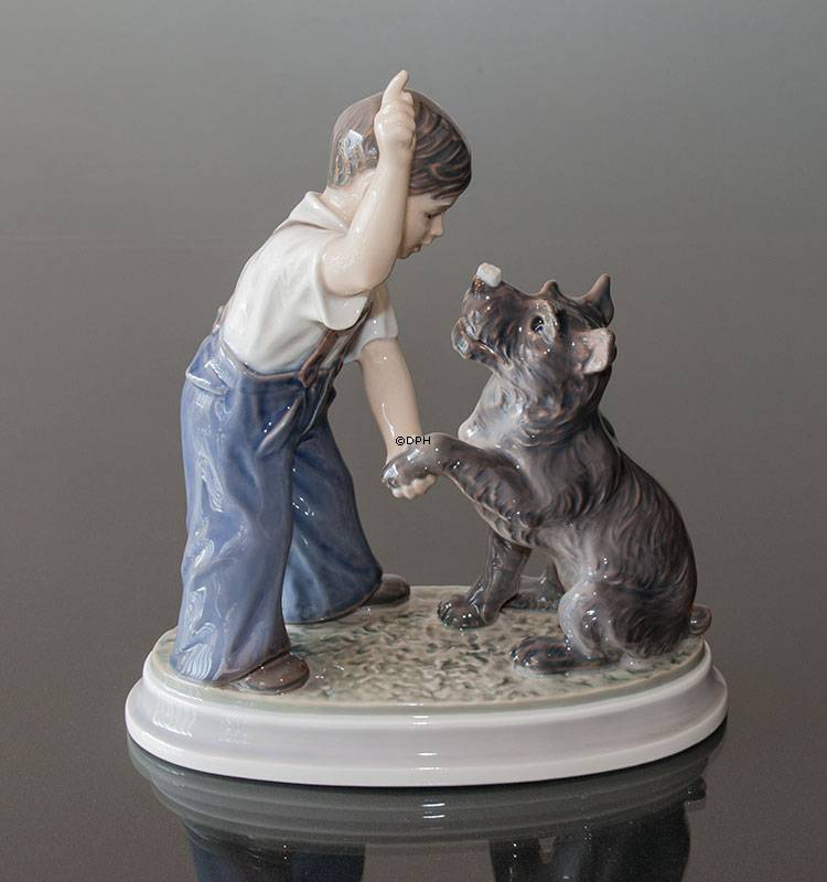 Junge mit Hund Figur Dahl Jensen Nr. 1206