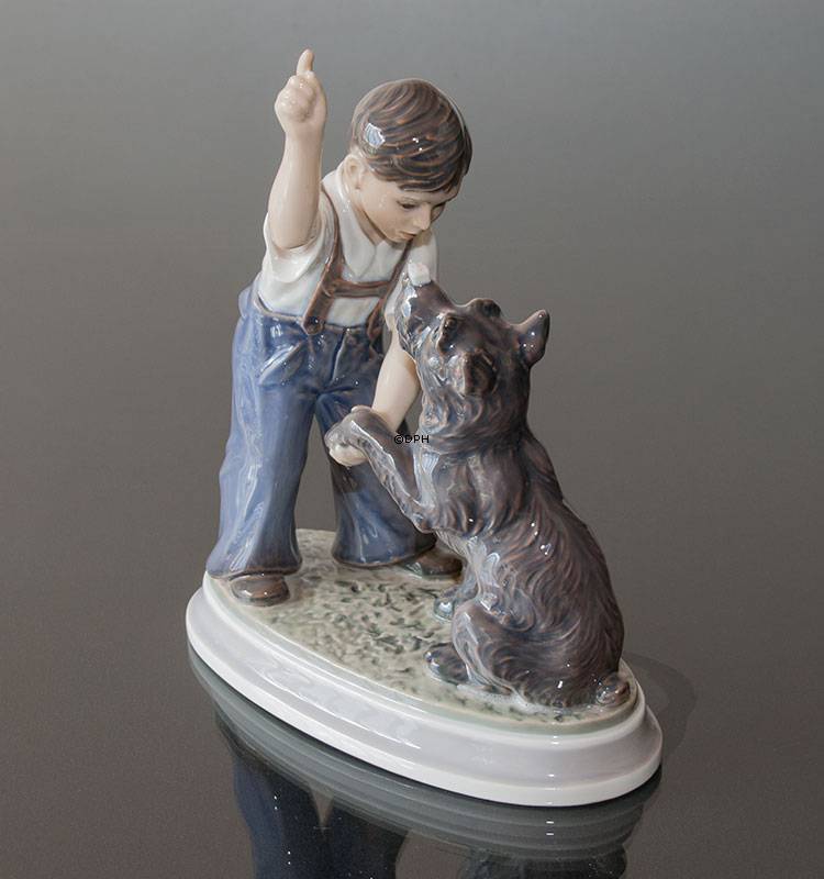 Junge mit Hund Figur Dahl Jensen Nr. 1206
