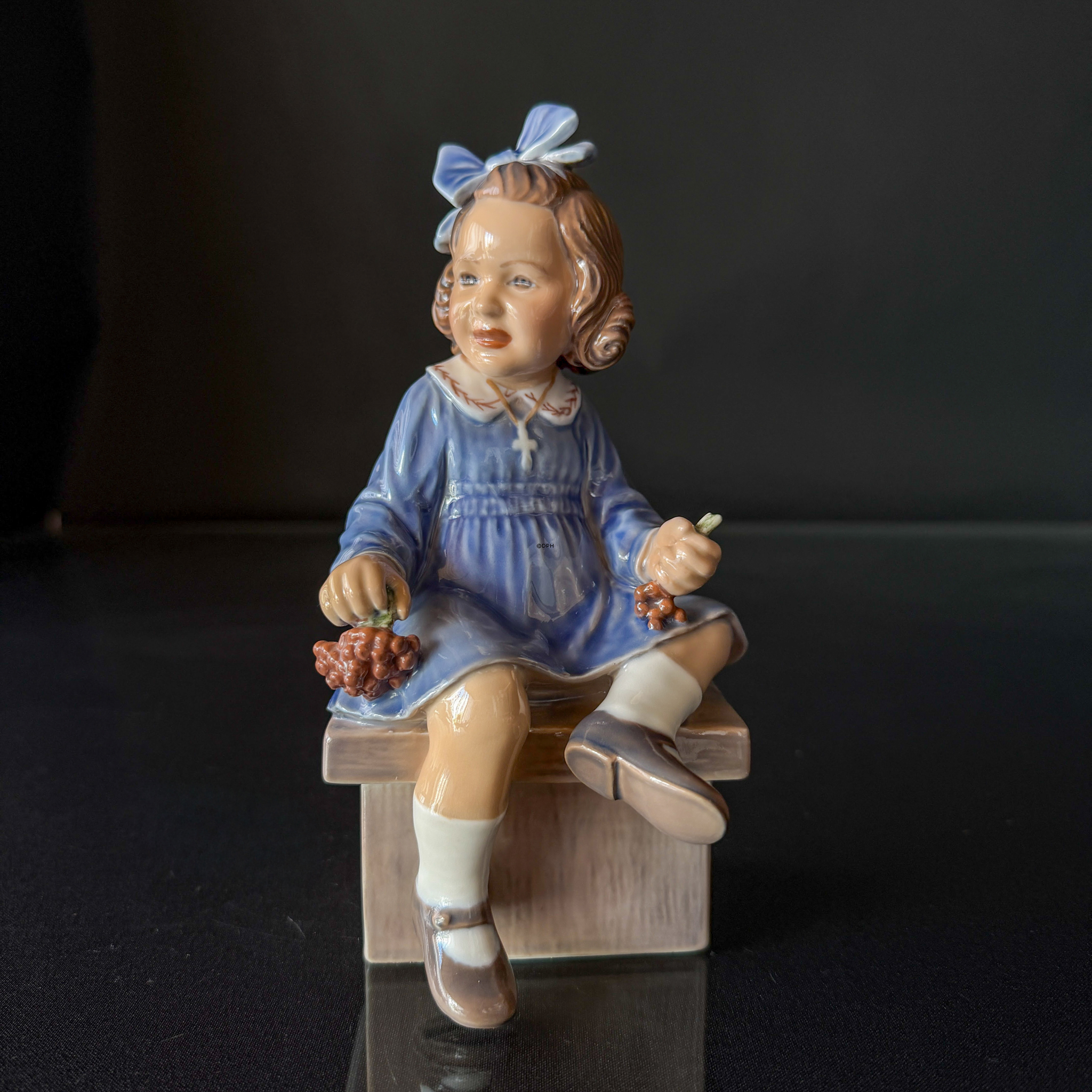 Else, Mädchen mit Beeren, Dahl Jensen Figur Nr. 1207