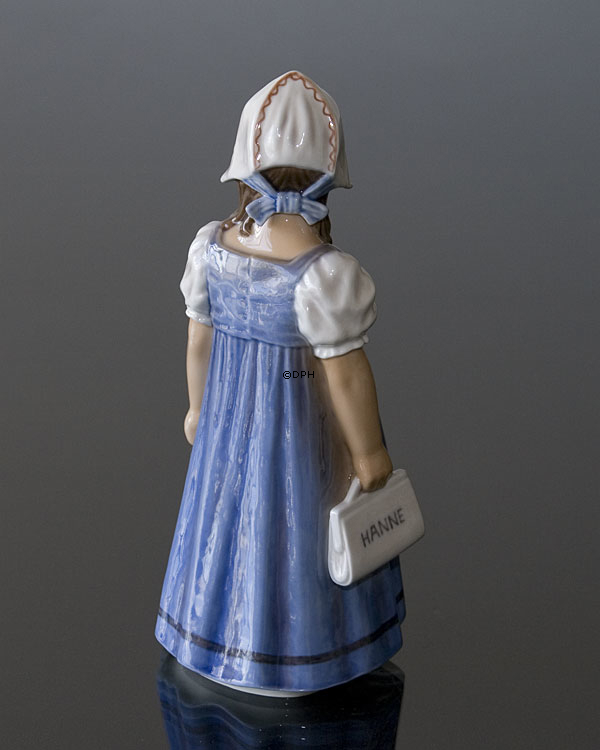 Mädchen Hanne mit blauem Kleid