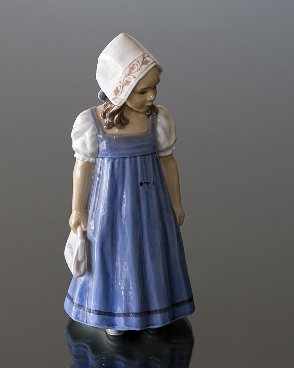 Mädchen Hanne mit blauem Kleid