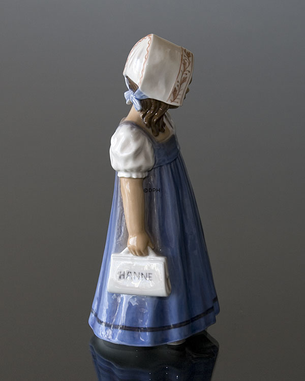 Mädchen Hanne mit blauem Kleid