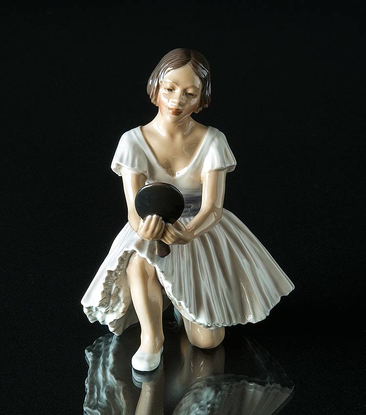 Ballerina mit Spiegel Figur Dahl Jensen (2nd sort has a crack on the right arm)