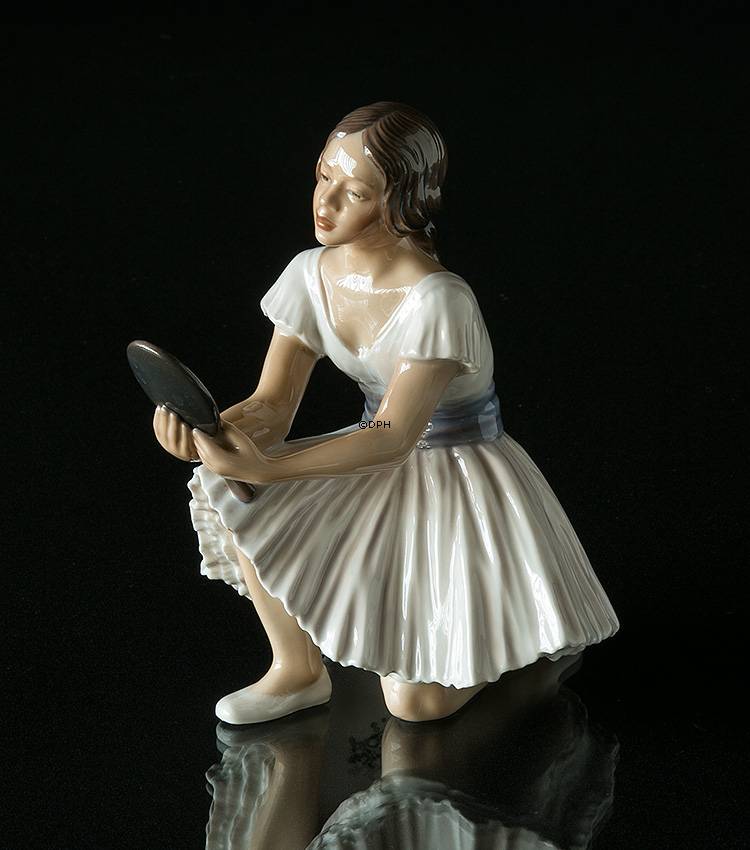 Ballerina mit Spiegel Figur Dahl Jensen (2nd sort has a crack on the right arm)