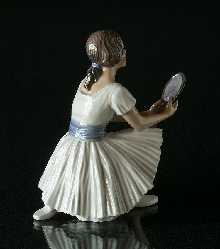 Ballerina mit Spiegel Figur Dahl Jensen (2nd sort has a crack on the right arm)