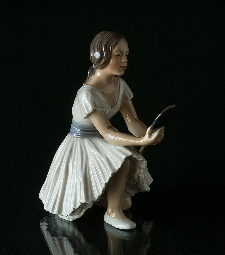 Ballerina mit Spiegel Figur Dahl Jensen (2nd sort has a crack on the right arm)