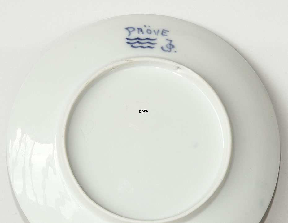 Schüssel / Teller mit Löchern zum Aufhängen, verziert mit Hühnern, Royal Copenhagen Art Noveau (MUSTER)