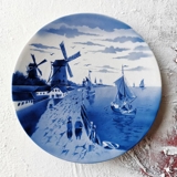 Teller mit Motiv einer Windmühle und eines Schiffes