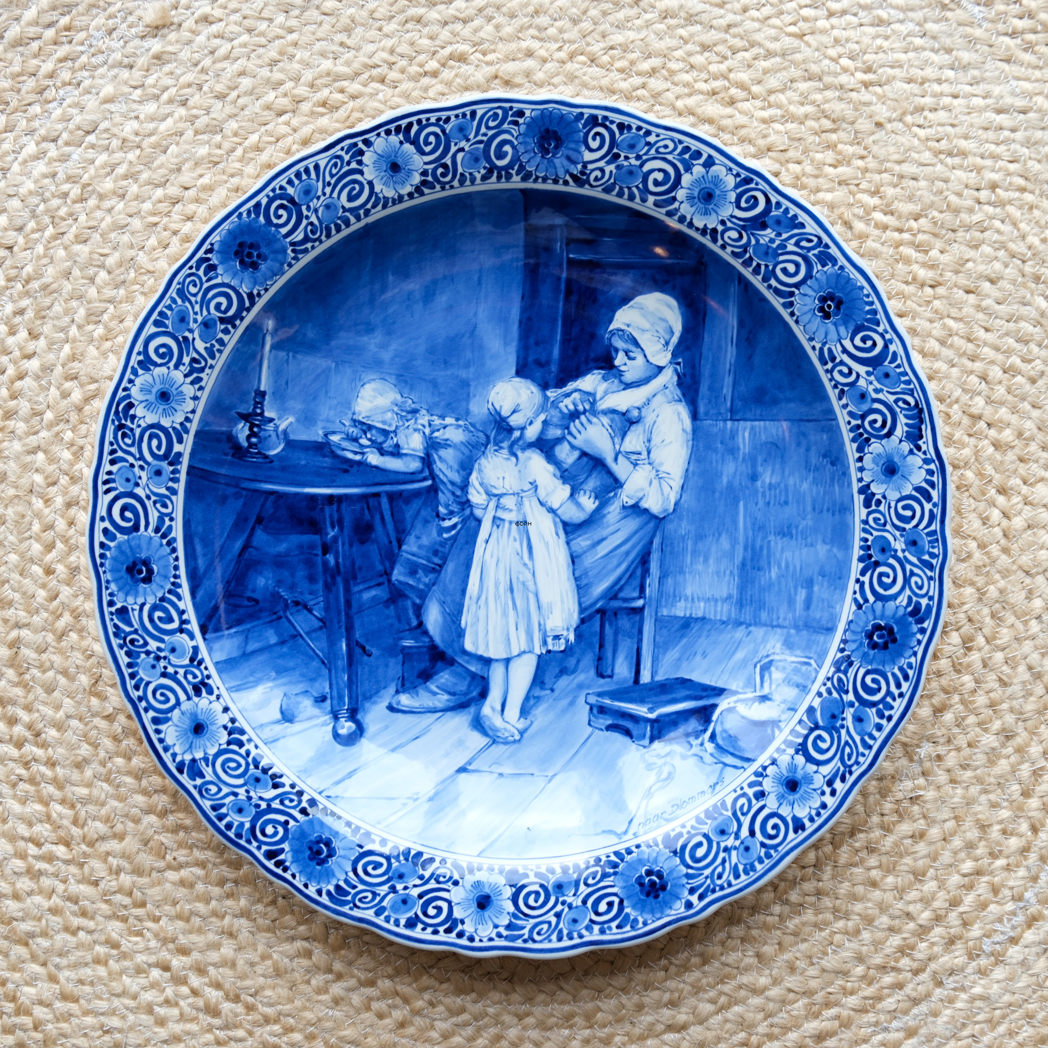 Teller mit Mutter und Kinder, holländischer Delft-Teller