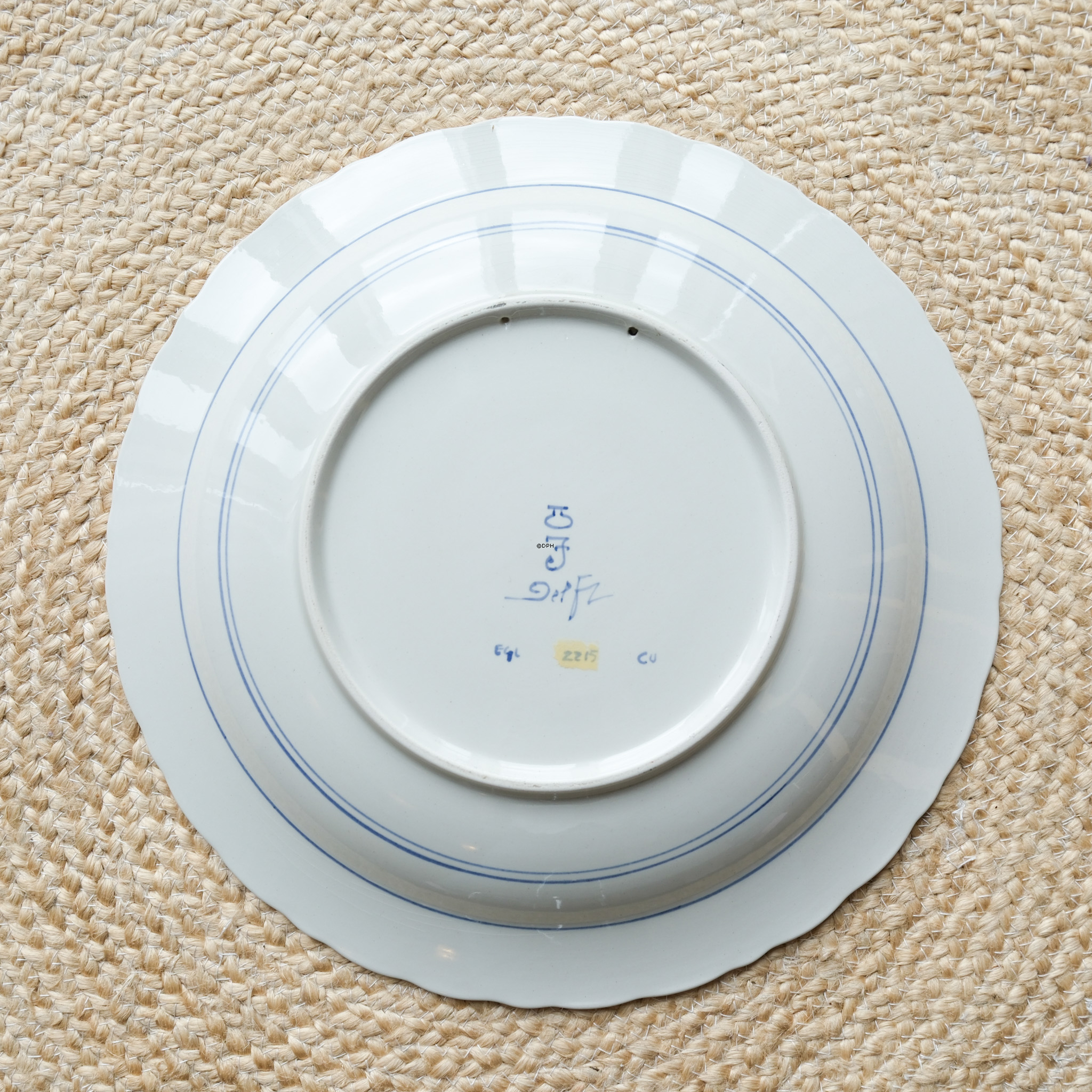 Teller mit Mutter und Kinder, holländischer Delft-Teller