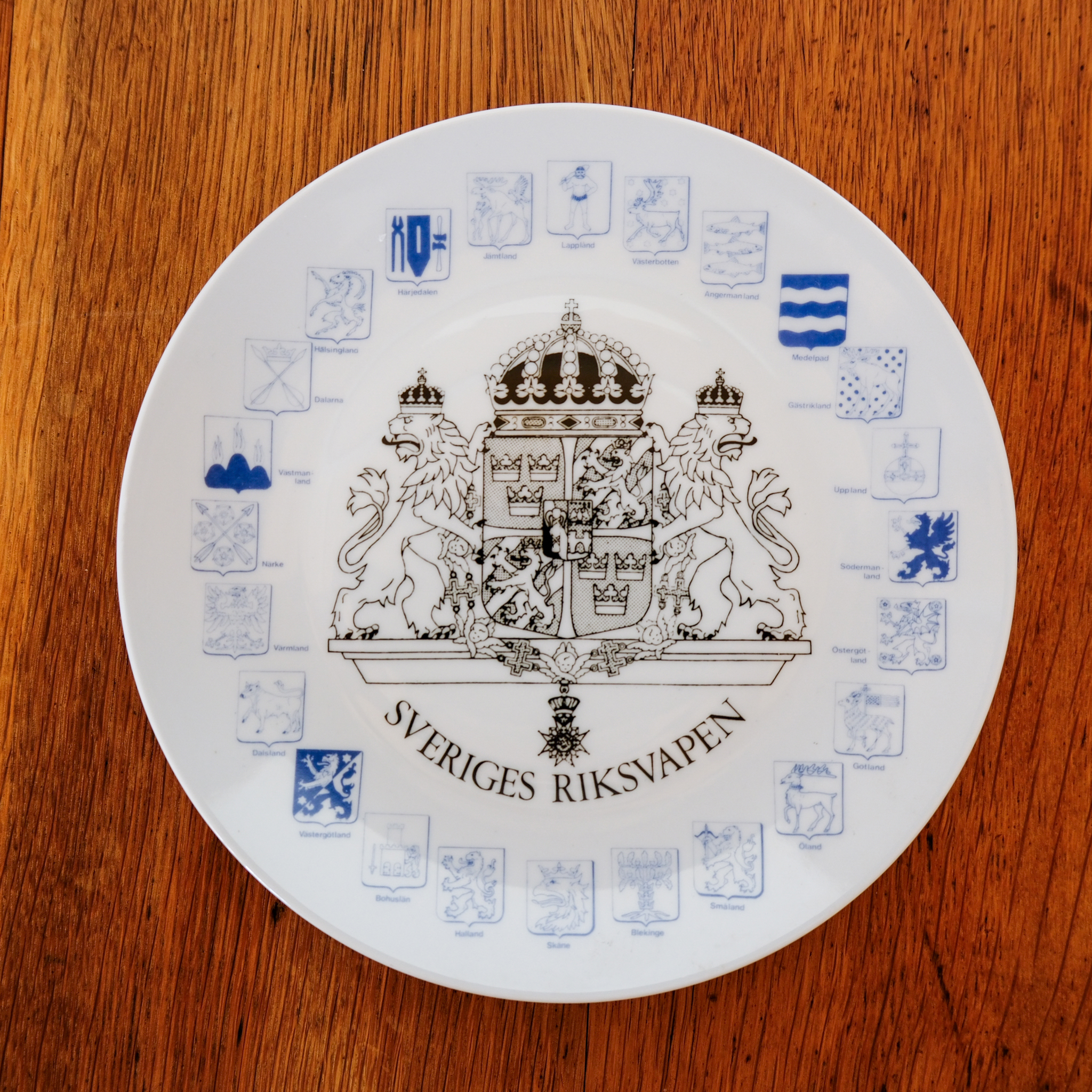 Elgporslin Schwedischer Gedenkteller mit Schwedischem Wappen