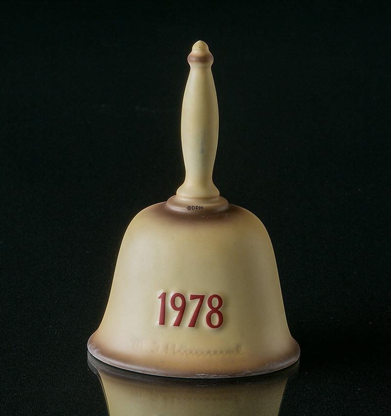 Hummel Jahresglocke 1978 Junge spielt das Akkordeon