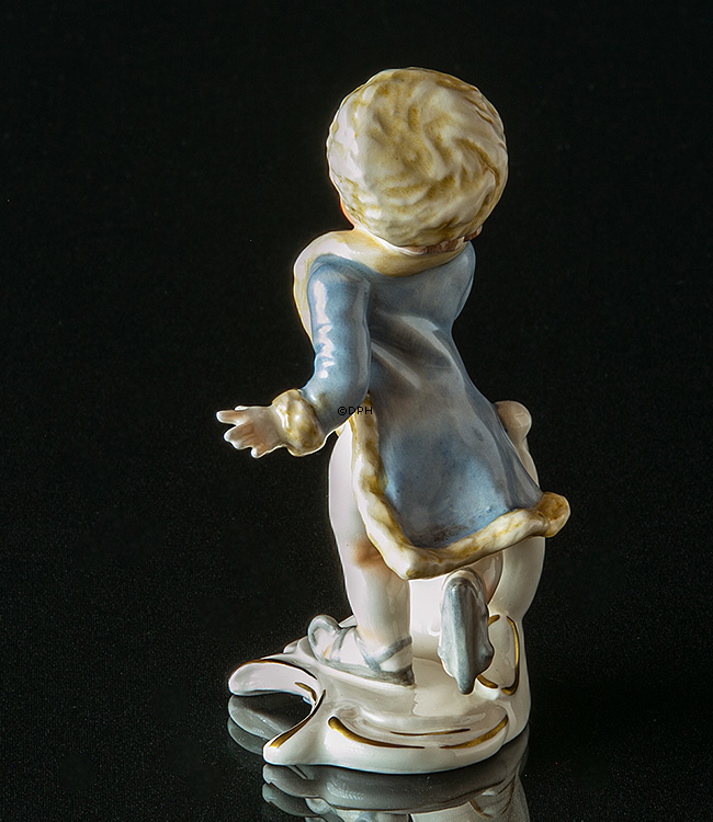 Goebel Hummel monatliche Figur Januar Mädchen auf Schlittschuhe