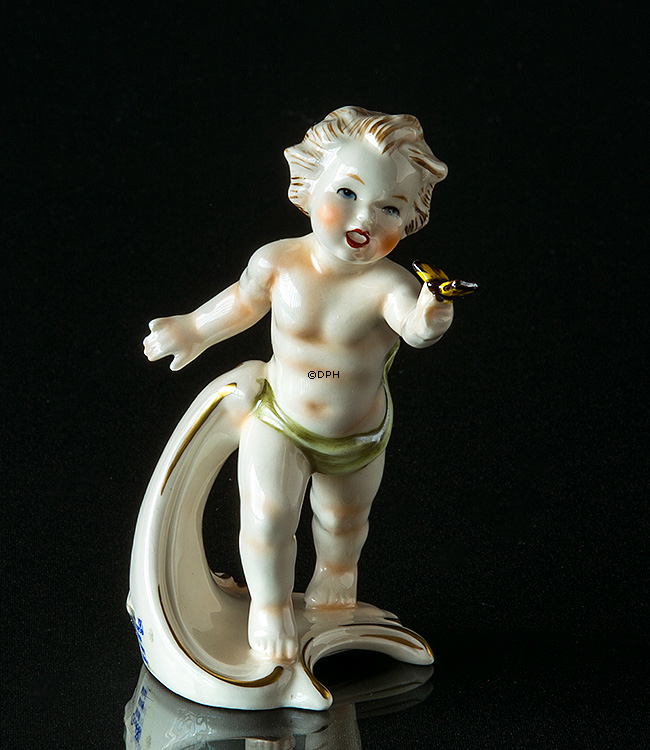 Goebel Hummel Monatsfigur Mai Junge läuft mit Schmetterling