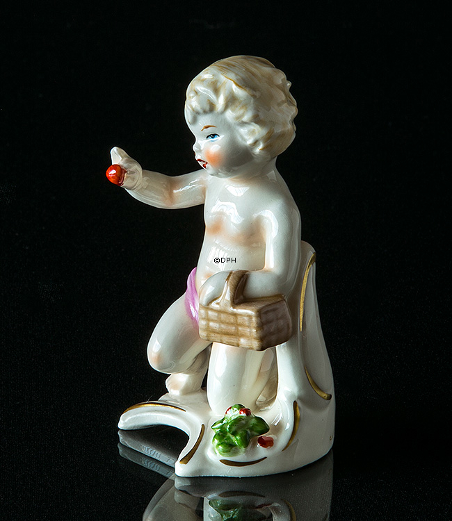 Goebel Hummel Monatsfigur Juli Mädchen mit Korb und Beeren