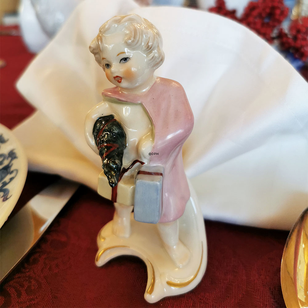 Goebel Hummel Monatsfigur Dezember Mädchen mit Weihnachtsbaum und Geschenken