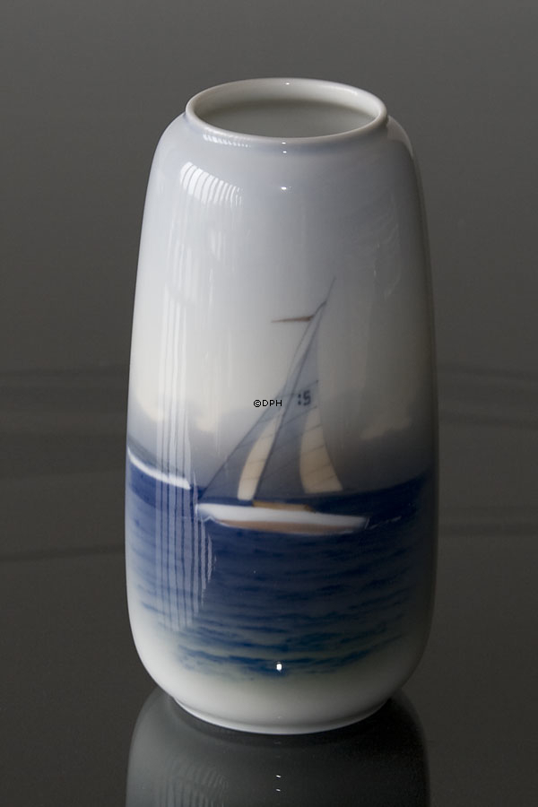Lyngby Porzellanvase mit Segelboot - Kopenhagen Dänemark Nr. 130-2-56